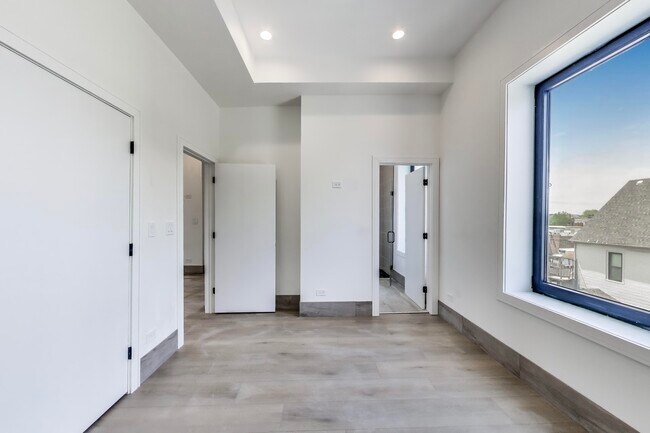 Photo - 2023 N Drake Ave Unit 3N