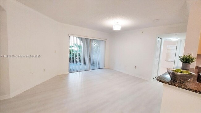 Photo - 2457 Centergate Dr Unidad 108
