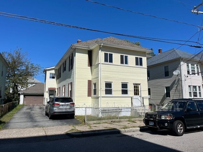 Building Photo - 178 Coyle Ave Unit 2 Front Rental