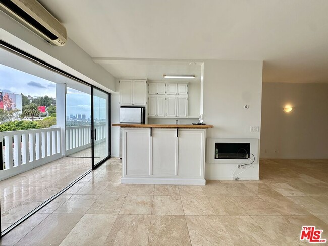 Building Photo - 999 N Doheny Dr Unit 711