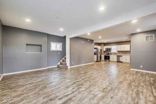 livingroom - 629 E 25th St
