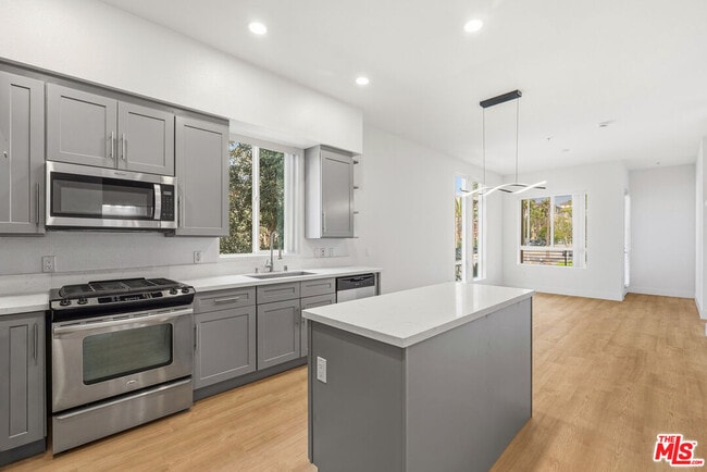 Building Photo - 12920 W Runway Rd Unit 120