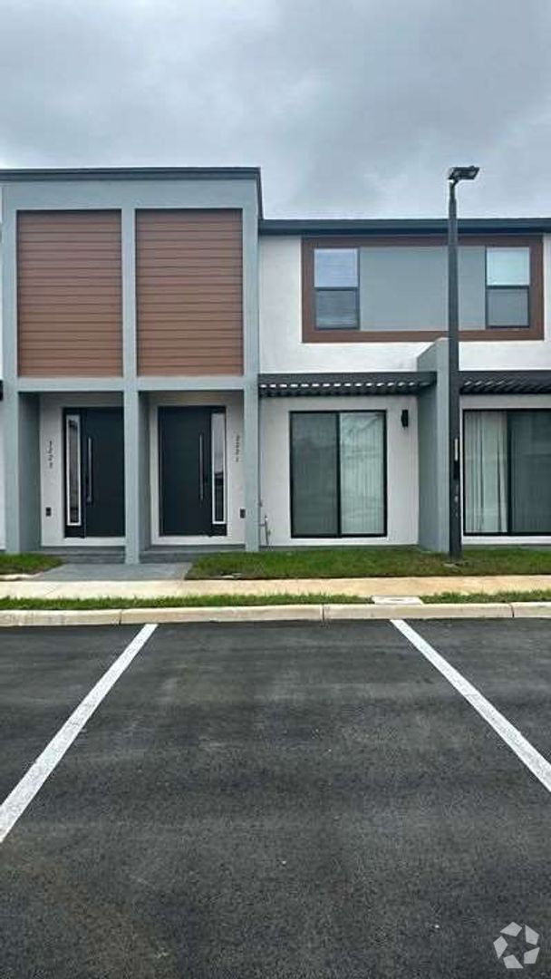 Building Photo - BRAND NEW 3 bedroom, 3 full bath, Townhome...