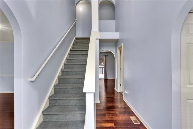 Photo - 123 Stratford Ct