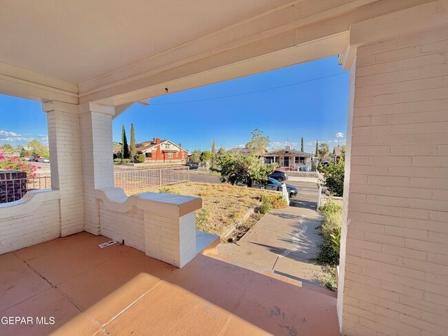 3429 Tularosa Ave