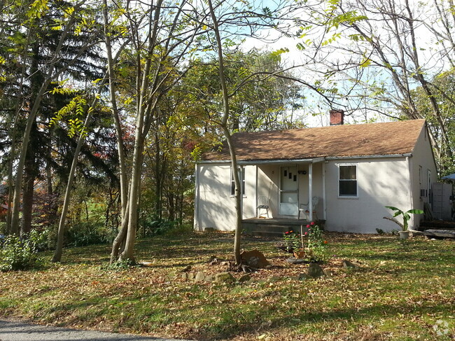 Building Photo - 732 Bakers Ridge Rd Unit 1 Rental