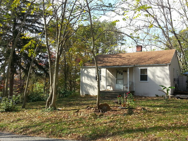 Building Photo - 732 Bakers Ridge Rd Unit 1 Rental