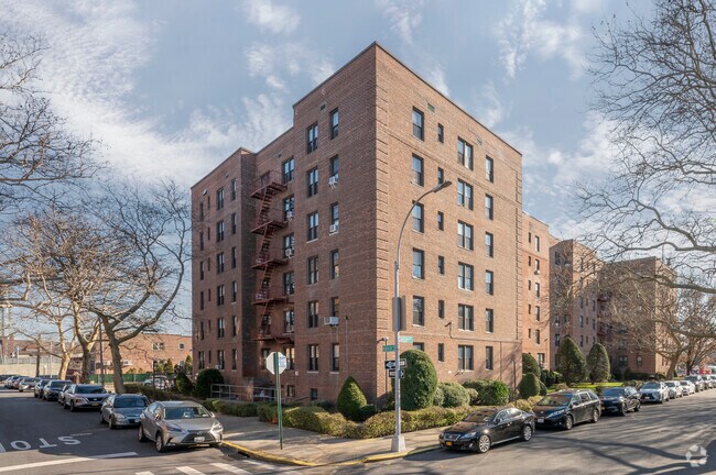 2675 E 7th St - 2675 E 7th St