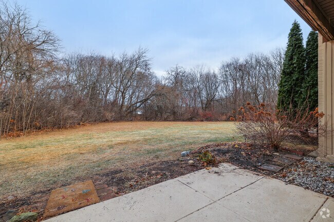 2BR, 1.5BA - 1,000SF - Patio