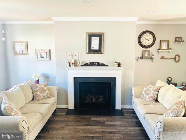 Photo - 516 English Oak Ln