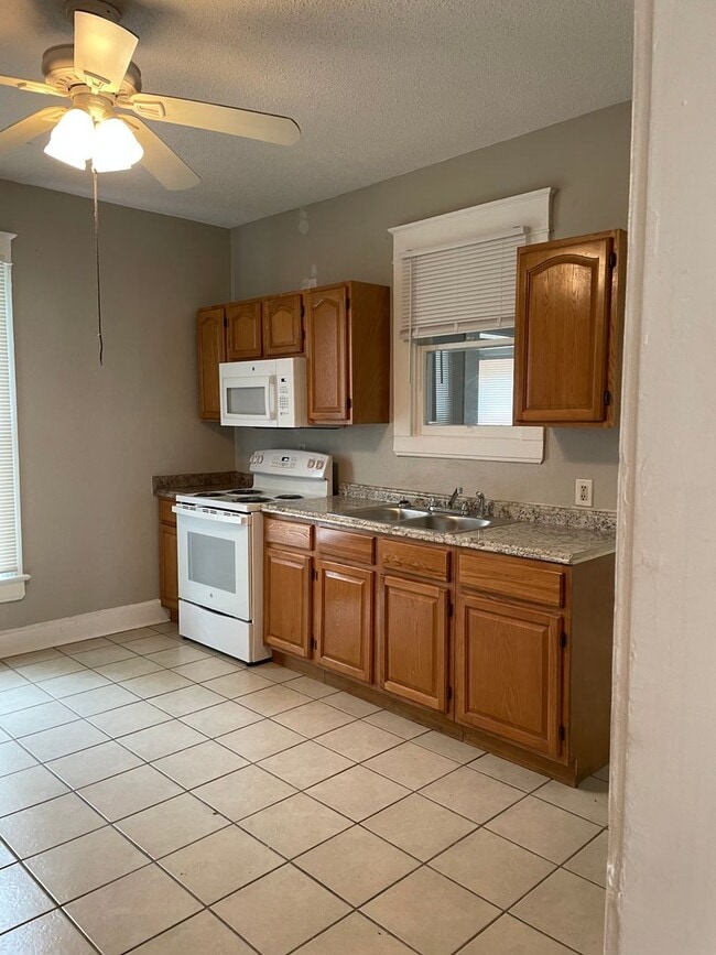 Photo - Recently updated, 1 bedroom with office space