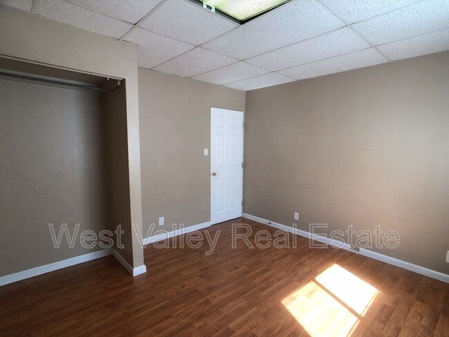 Photo - 441 Hazelton St