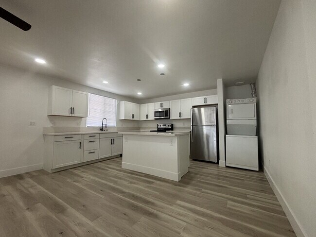 Fully remodeled and spacious 2 bed/2 bath with a den available- Las Vegas