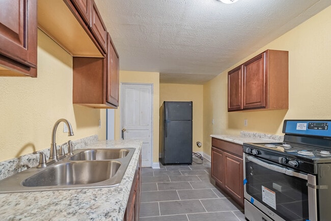 Photo - 435 N Graham St