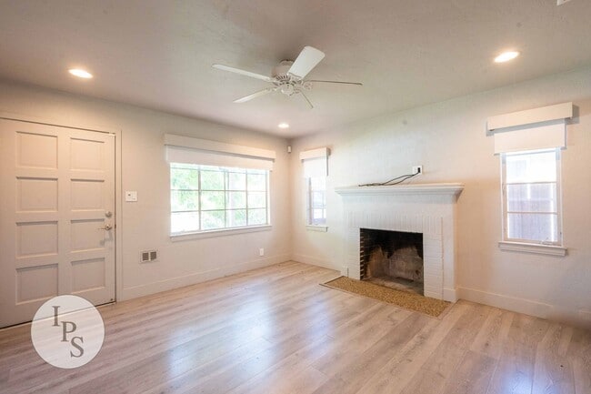 Photo - Mercado: 534+536 Unit #536