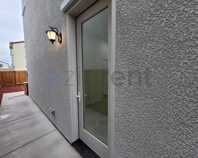 Building Photo - Unit 2