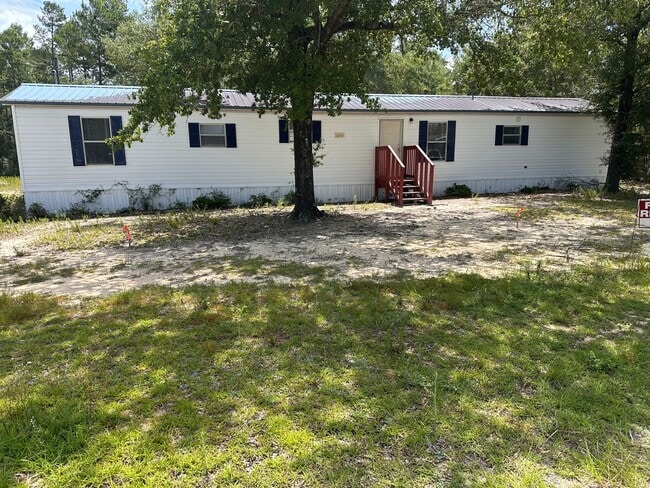 Building Photo - Spacious  2 BR 2 BA Mobile Home - Great Location in Crestview with W/D Connections - Close to Egl...