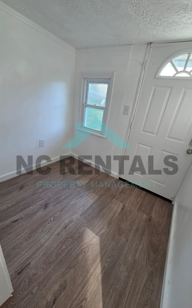 Photo - 715 3rd Ave