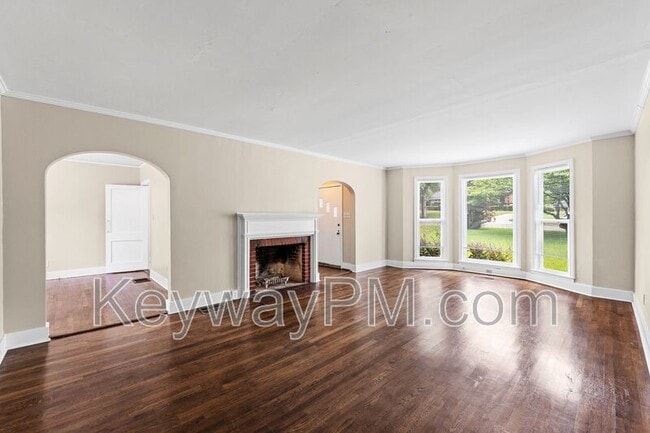 Photo - 2334 Redwood Dr