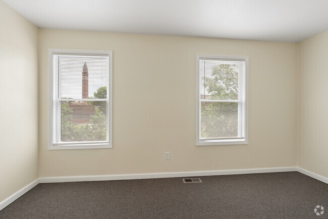 Townhome 2BR, 1.5BA - Primary Bedroom