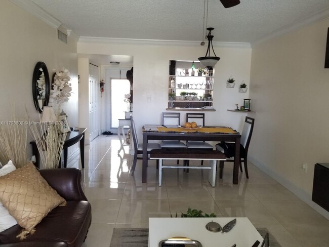 Photo - 8465 Sunrise Lakes Blvd Unidad 106 Rental