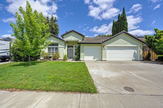 Building Photo - Beautiful single story across from Conejo Park.