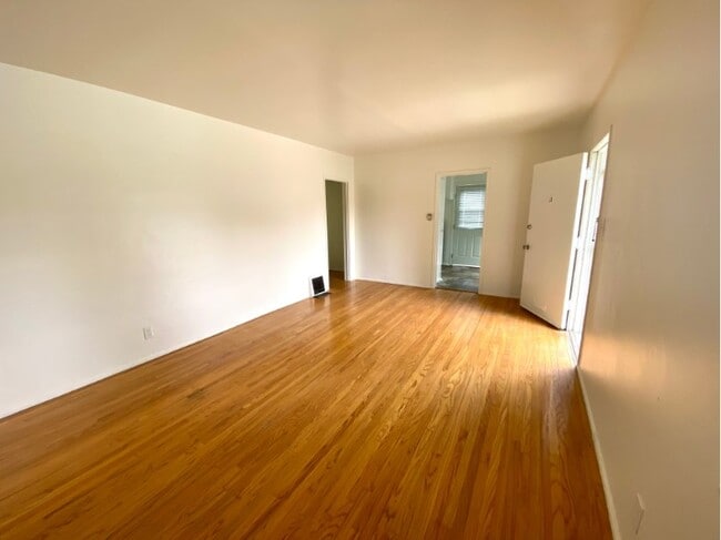 Photo - 11641 Magnolia Blvd Unit 11641