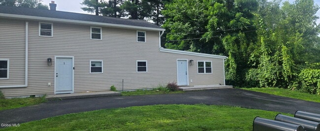 Building Photo - 21 Van Heusen St Unit 2