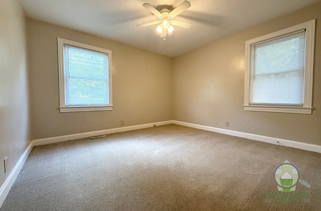 Photo - 121A White Oak Dr