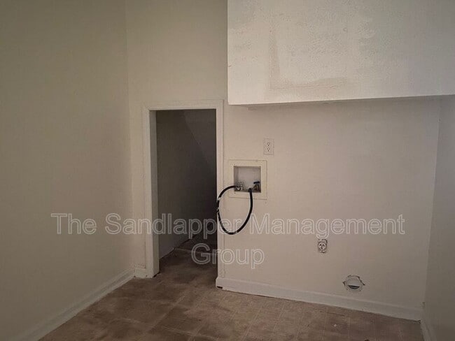 Photo - 4736 Linfield Ln
