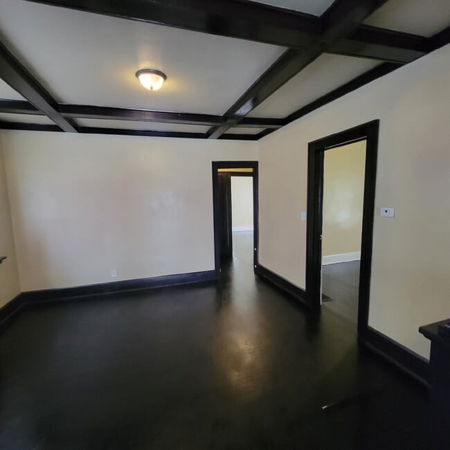 "Charming 3-Bed Oasis with Full Bath on East New York Street, Indianapolis!"