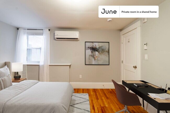 Building Photo - Private bedroom in 4 bed/2 bath Home