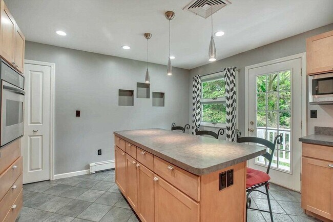 Photo - 23 New Hackensack Rd