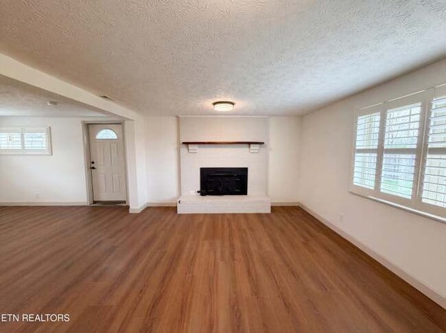 Photo - 8717 Kildare Dr NW