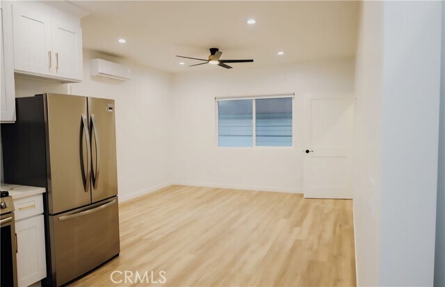 Photo - 233 E 25th St