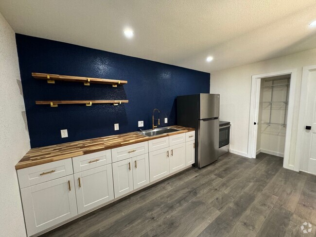 Building Photo - 3410 40th St Unit Rear Rental