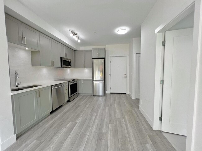 Photo - 9689-9140 140 St