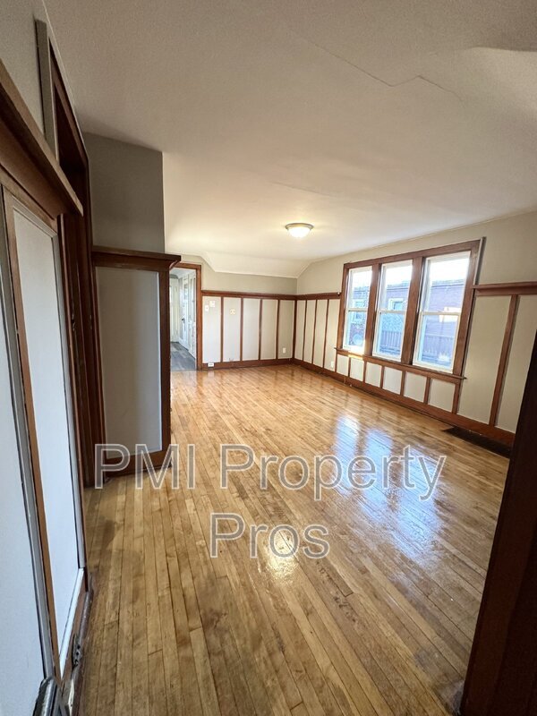 Photo - 2710 W Melvina St