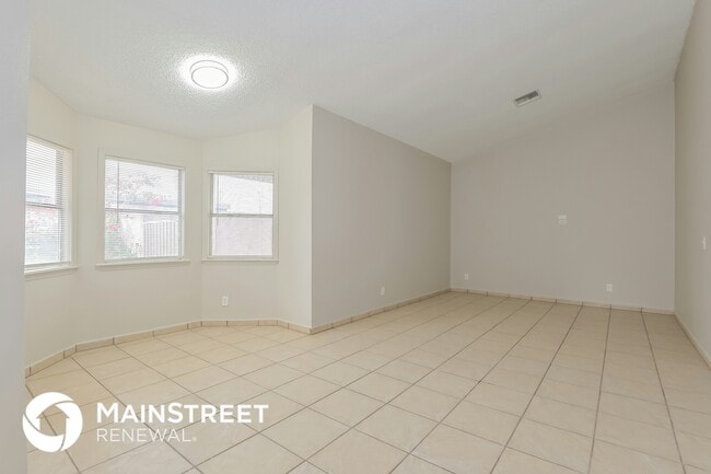 Photo - 737 E Oregon St