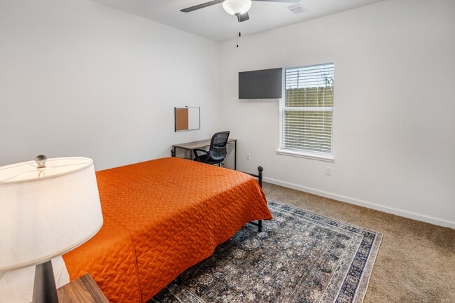 Building Photo - 5015 Reed Rd