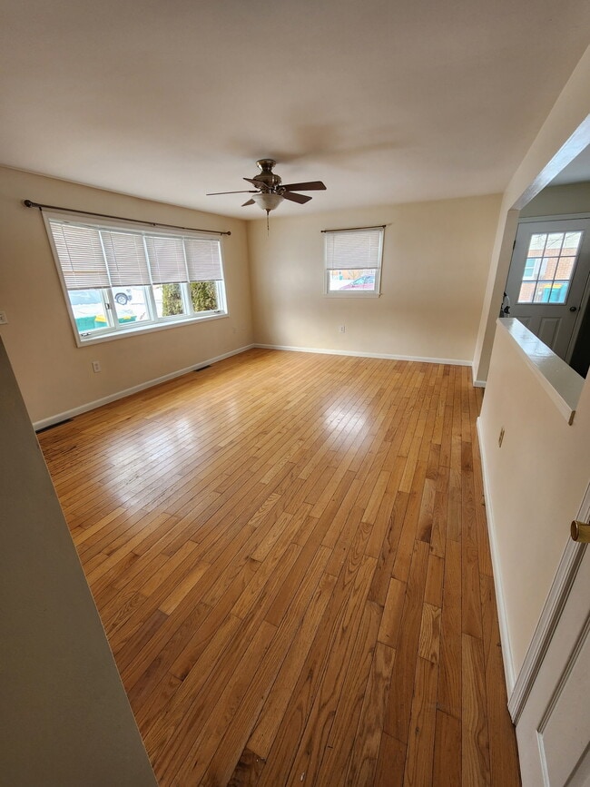 Photo - 5 Midland Dr