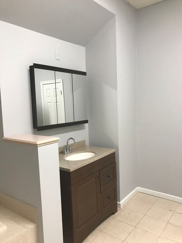 Photo - 464 Pratt St Ext