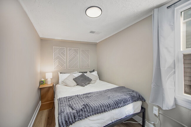 Photo - 417 6th St NW