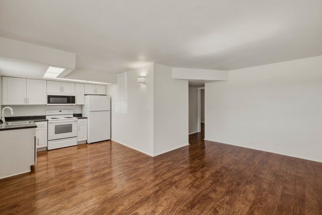 Building Photo - 45 N Phyllis-109 Unit 109