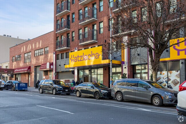 Photo - 752 Bedford Ave