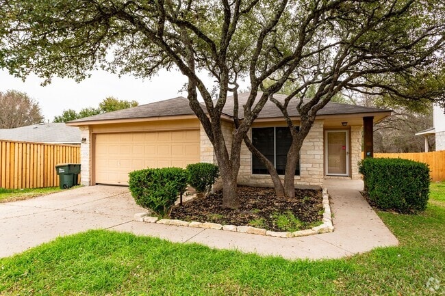 Building Photo - Cozy 3/BR 2/BA One-Level Home with Covered...