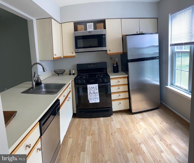 Photo - 2404 Sedgefield Dr