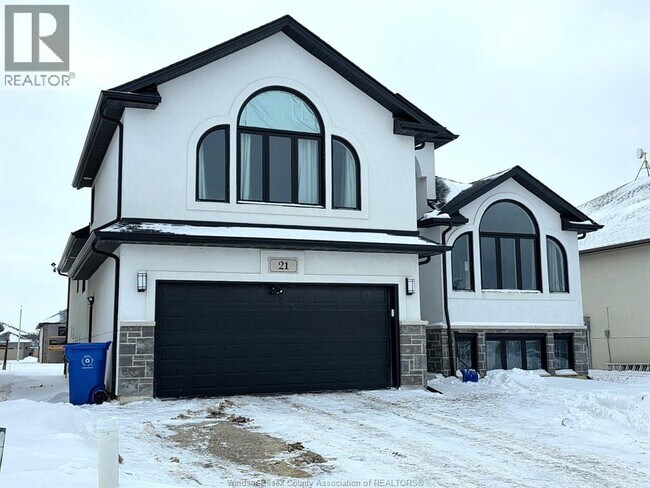 Photo - 21 Noble CRT