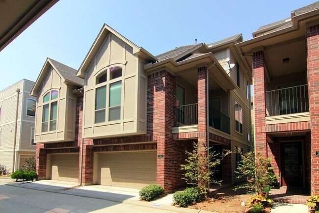 Building Photo - 2368 Bastrop St