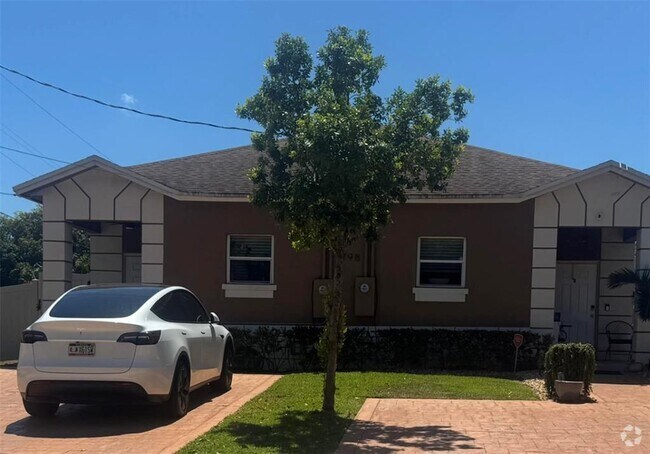 Building Photo - 798 NE 43rd St Rental